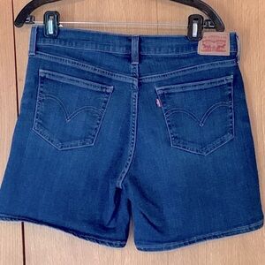 Levi’s women’s size 29 cotton poly spandex denim blue jean shorts full cut 6.5”